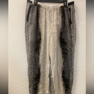 T Tahari Black and White Patterned Pants